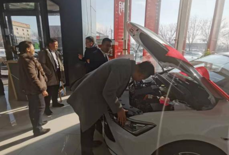 迎宾汽车公司走访新能源车企，寻求合作发展新模式