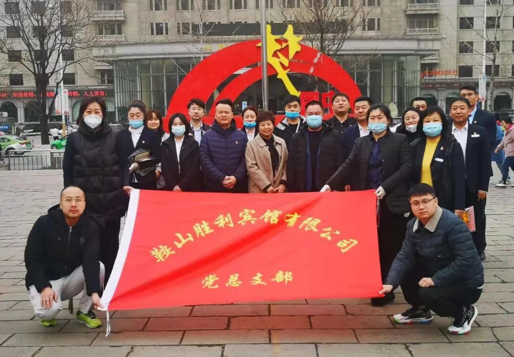 学习雷锋在行动，党业融合我先行