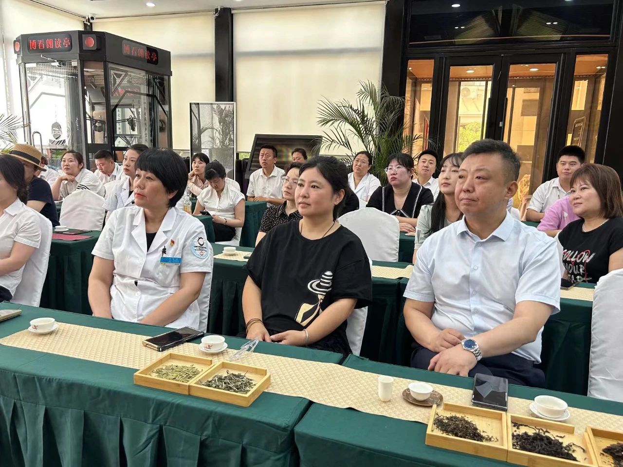 茶情雅韵 品香涤心丨人生就是博集团、温泉集团、公服集团茶艺兴趣班开课