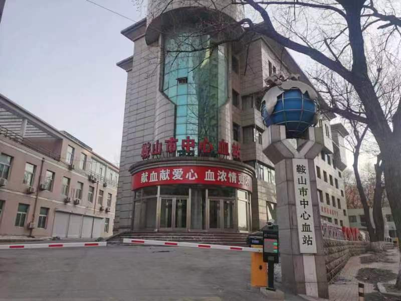 开展红色纽带传递真情，爱心奉献美德传承